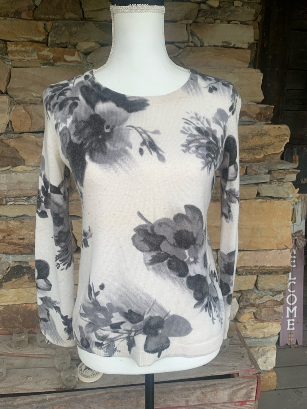 Magaschoni Cashmere Crew Sweater in Ivory with Gray and Black